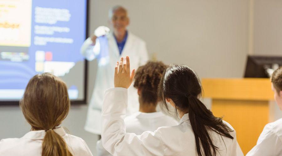 Doktor öğretim üyeleri daimi kadro istiyor