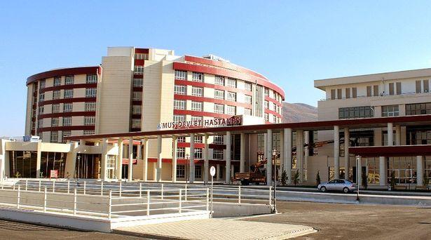 Doktorlar tükeniyor: 27 yaşındaki doktor bileklerini kesti, 4. kattan atladı