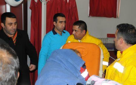 Sağlık ekibi donmak üzereyken kurtarıldı