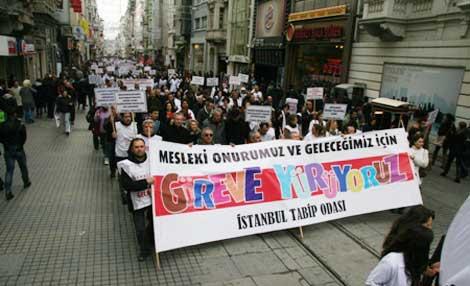 Taksim yürüyüşünde 3000 hekim buluştu 