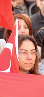 Sağlık çalışanları eş zamanlı eylemlerle şehitleri andı