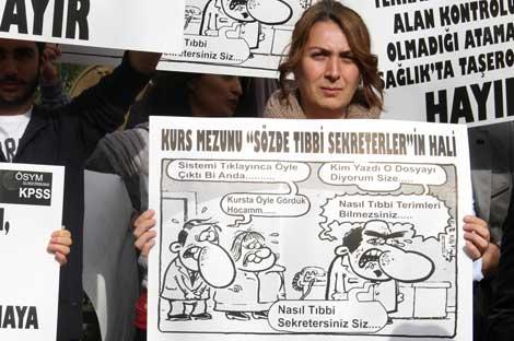 Tıbbi sekreterler hastanelere taşeron eleman alımını protesto etti 
