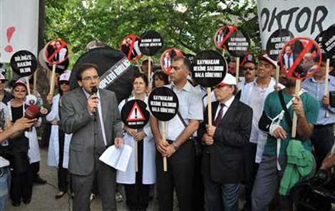 TTB'den Bakanlığa siyah çelenk