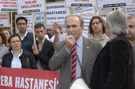 Vakıf Gureba Hastanesi'nin devredilmesi protesto edildi
