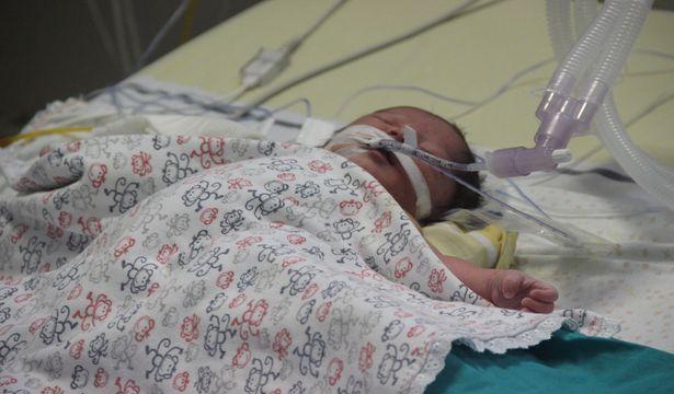 Henüz bir günlük bebeğin kalbi 100 dakika durduruldu