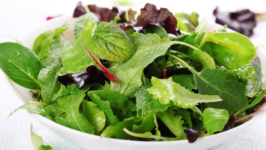 Yeni araştırma: Yeşil yapraklı sebzelerdeki folat bağırsak kanseri riskini azaltıyor