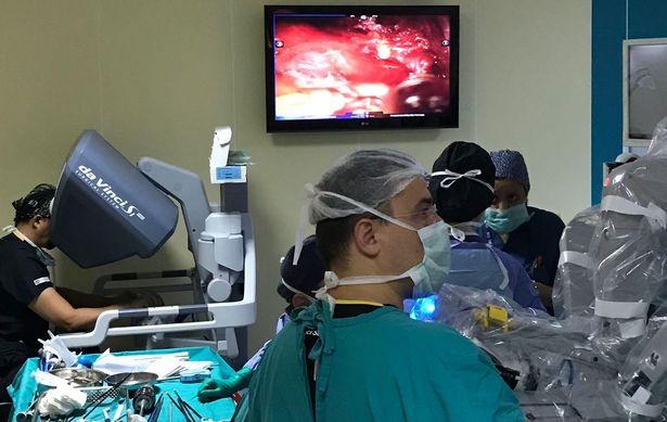 Türkiye’de ilk kez robotik cerrahi ile izsiz tiroid ameliyatı başarıyla gerçekleştirildi