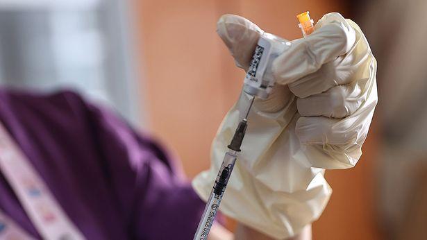 Koronavirüs salgını ile mücadelede hastaneler günlük aşı kapasitesini artırıyor