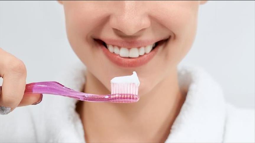 Araştırma: Gece diş fırçalamayı atlamak, kardiyovasküler hastalık riskini artırabilir