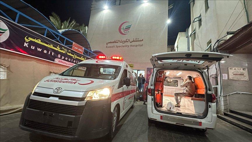 Filistin Kızılayı: İsrail güçleri, Emel Hastanesinde 4'ü doktor 8 sağlık personelini alıkoydu