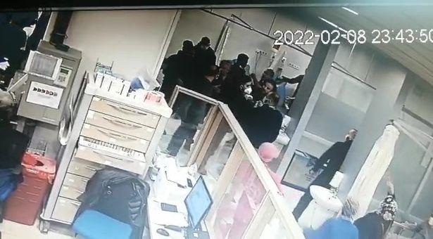 Hastanede tekmeli yumruklu saldırı: Kocaeli'de 5 hastane çalışanı darp edildi
