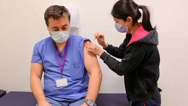 DEÜ'de sağlık çalışanları üzerinde yapılan araştırma üçüncü doz aşının önemini ortaya koydu