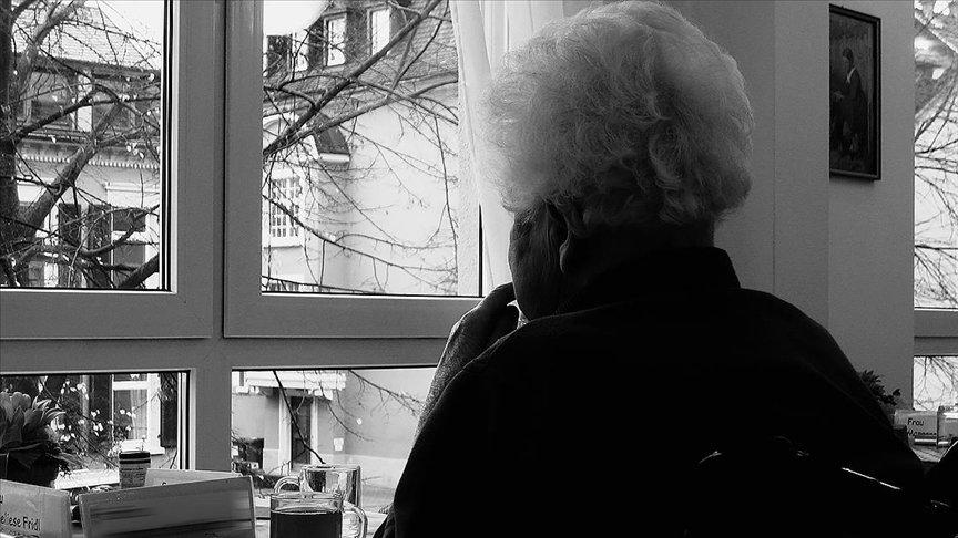 Araştırma: Yaşlılıkta yalnızlık, 'beynin küçülmesi' ile bağlantılı
