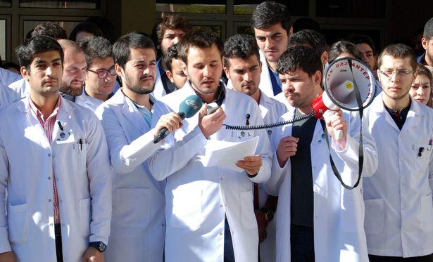 Dr. Aynur Dağdemir, Ersin Arslan'ın memleketindeki tıp öğrencileri tarafından anıldı