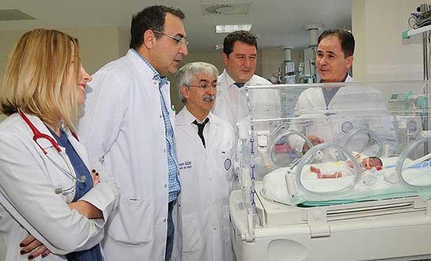 Dünyada en düşük ağırlıktaki bebeğe girişimsel kalp operasyonu Türkiye'de yapıldı