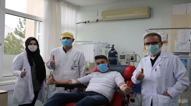 Korona virüsü yenen erkek hemşire, plazma bağışında bulundu