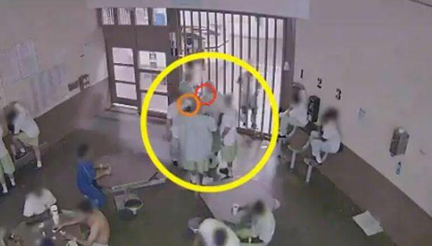 Kovid-19'a yakalanmak için virüslü hastanın maskesini kokladılar!