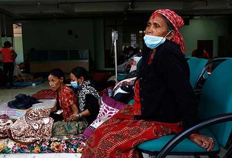 Nepal'de hastaneler yaralılara yetişemiyor