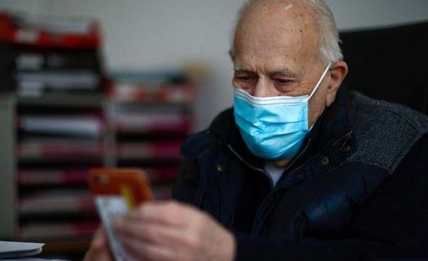 98 yaşındaki doktor corona virüse karşı görev başında