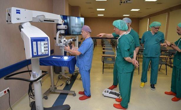 TİSK'ten tıp fakültesi hastanesine yarım milyonluk ameliyat mikroskobu