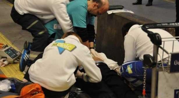 Havaalanında kalp krizi geçiren yolcuya alkışlanacak müdahale