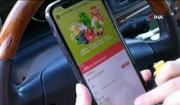 Koronavirüsle mücadele eden Çin, gıda alışverişlerini mobil uygulama üzerinden yapıyor
