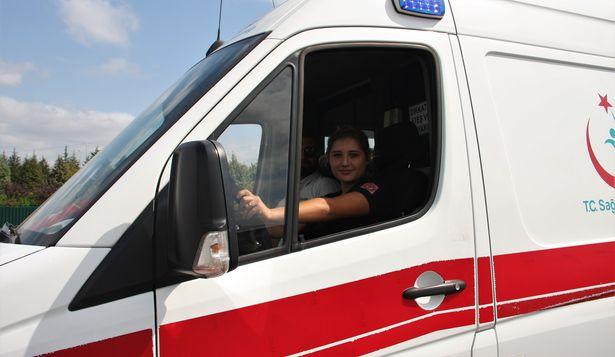 Ambulans şoförü kadın: Can taşıyoruz hayat kurtarıyoruz duyarlı olmalarını bekliyorum