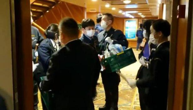 Japonya'da yolcu feribotu koronavirüslü hastalara ayrıldı