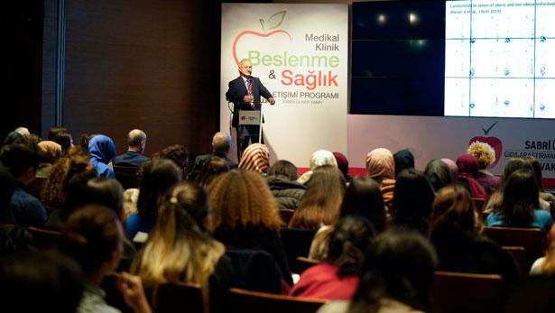 Doktorlara Sabri Ülker Vakfı himayesinde beslenme ve sağlık iletişimi eğitimi