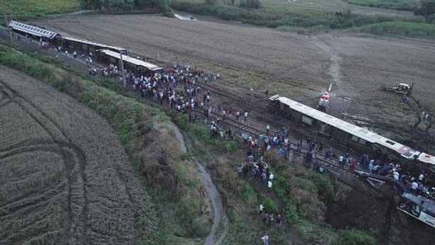 Tekirdağ'daki tren kazasında sağlık çalışanları seferber oldu