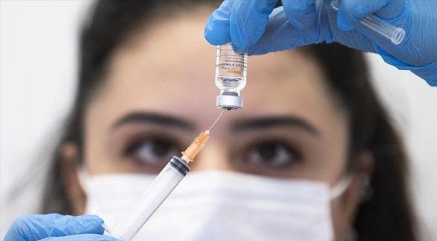 İsrail'de 12 yaş üzerindekilere üçüncü doz aşı yapılacak