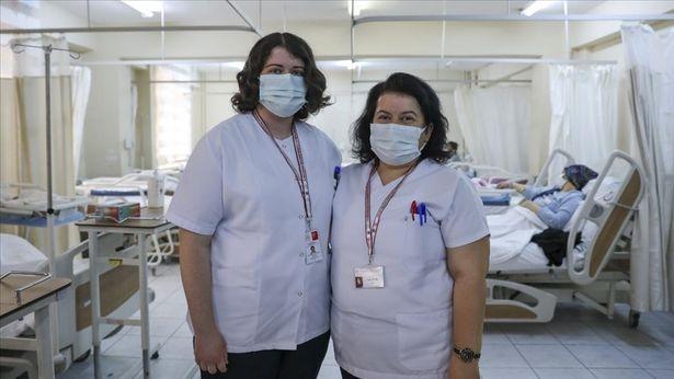 30 yıllık ebe, meslektaşı kızıyla aynı hastanede görev yapıyor