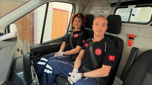 Sağlık çalışanı çift: Bu ambulansta hayatın anlamını eşimle birlikte taşıyoruz