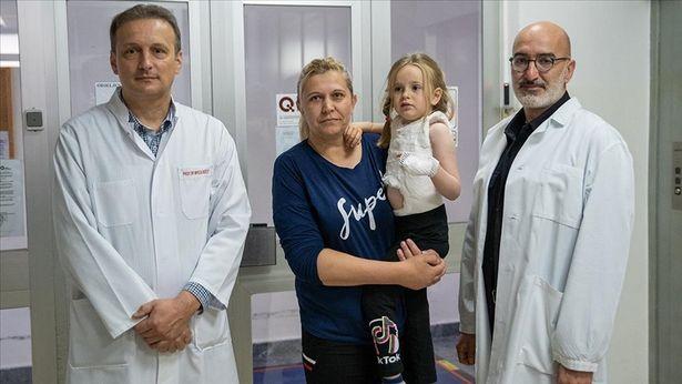 Türk doktorlar Bosna Hersekli çocukların umudu olmaya devam ediyor