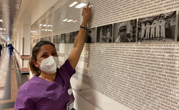 Hacettepe'de sağlık çalışanları için 'saygı duvarı'