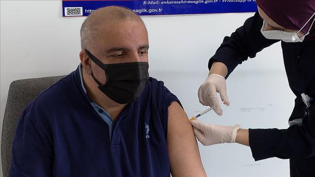 Muhtarlara Kovid-19 aşısı yapılmaya başlandı