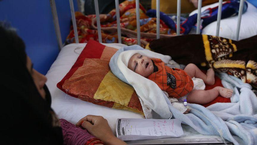 Afganistan'da sağlık krizi: 'Bebeklerin ölümünü izlemekten başka bir şey yapamıyoruz'