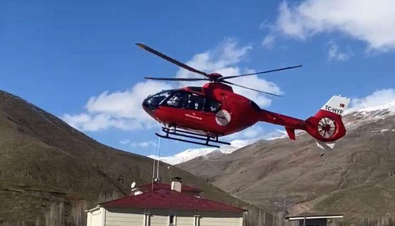 Van'da apandisit teşhisi konulan hasta için ambulans helikopter havalandı