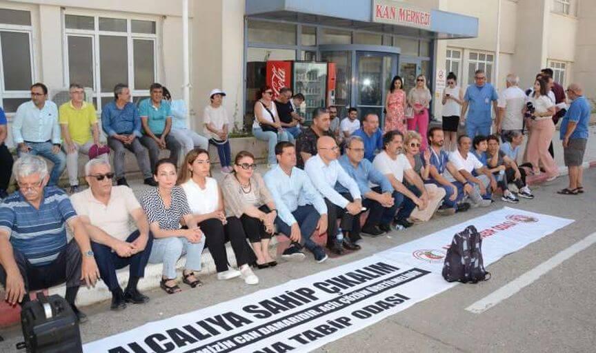 Orta hasarlı Balcalı Hastanesi için doktorlardan oturma eylemi