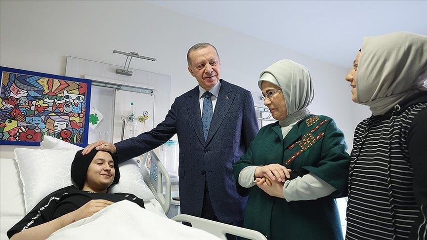Cumhurbaşkanı Erdoğan Ankara Tıp'ta tedavi gören depremzedeleri ziyaret etti