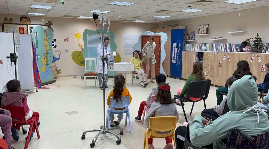 Berko İlaç 'Demir Kız' oyunu ile hastanedeki çocuklarla buluşuyor