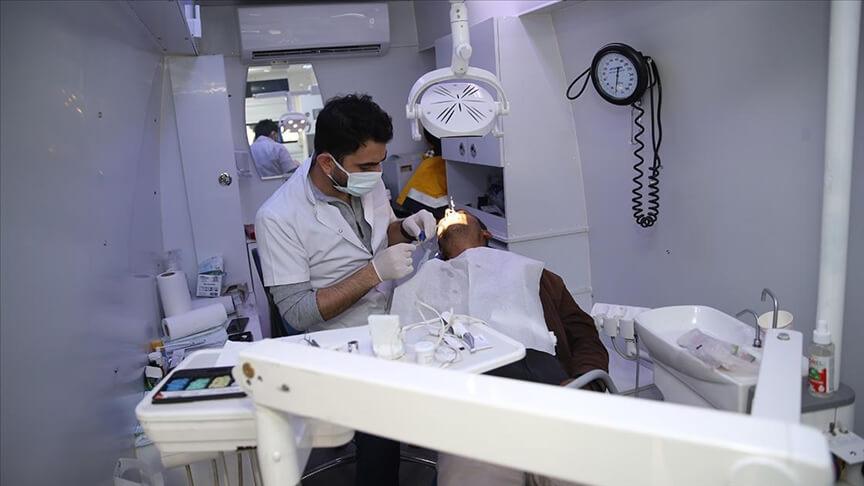 Diş hekimleri depremzedelerin ağrısını dindirmek için mesaide
