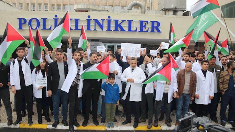 Diyarbakır'da sağlık çalışanları ve tıp öğrencilerinden İsrail'in Gazze'deki saldırılarına tepki