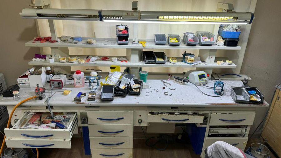 Adana'da kaçak diş laboratuvarına operasyon: 7 gözaltı
