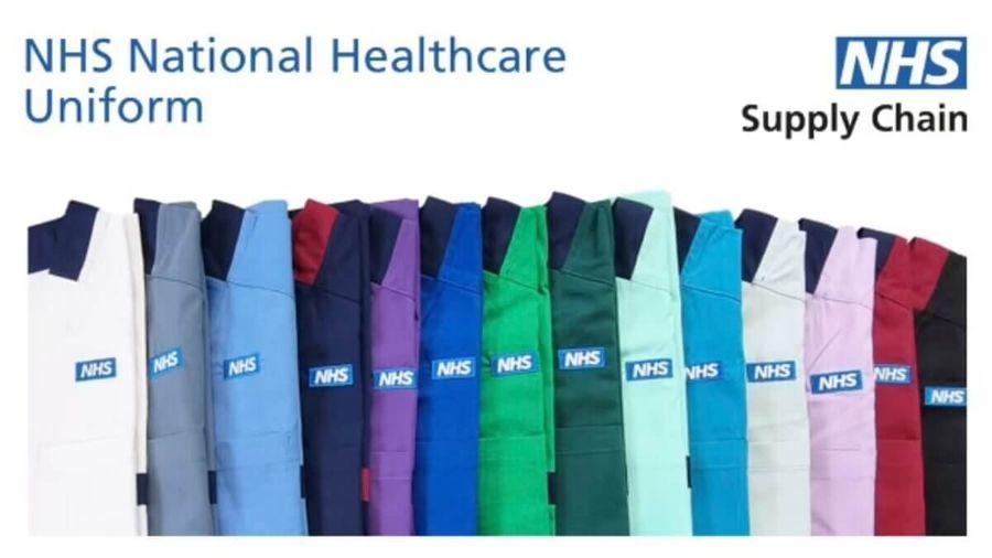 İngiltere sağlık çalışanları için 27 renkli önlüklü ulusal üniformayı tanıttı