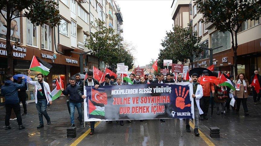 Türkiye'nin dört bir yanından hekimler Gazze için 'sessiz yürüyüş' yaptı
