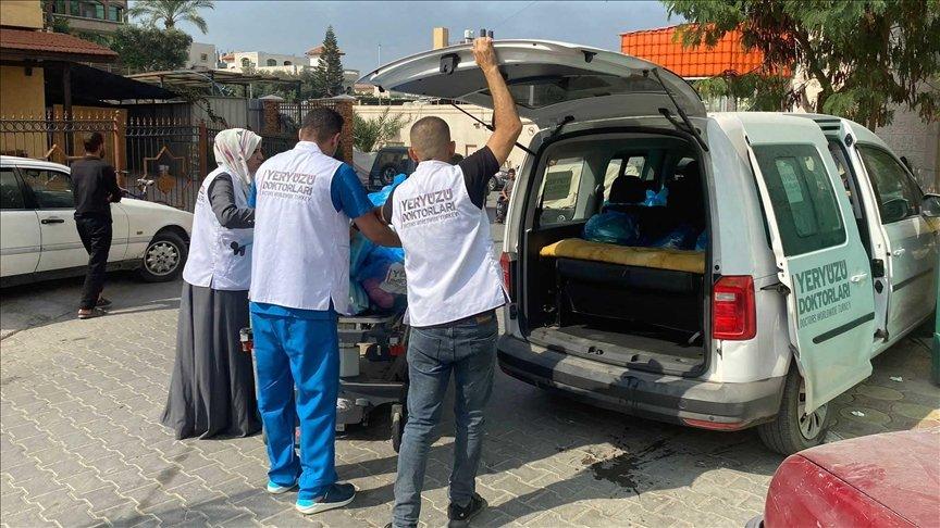 Yeryüzü Doktorları Gazze'de temel ihtiyaç malzemesi dağıttı