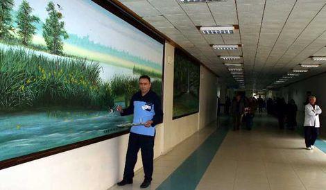Doğayı hastane koridorlarına resmediyor 