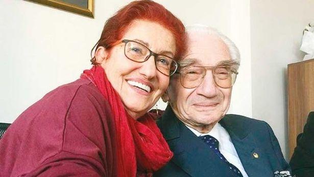 Prof. Dr. Alaeddin Yavaşca ve eşi hastanede evlilik yıl dönümünü kutladı 