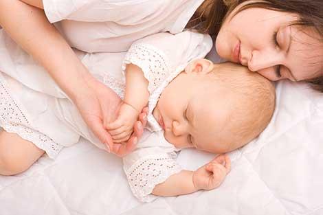 Bebeklerin rahat bir uykuya dalması için 8 altın kural 